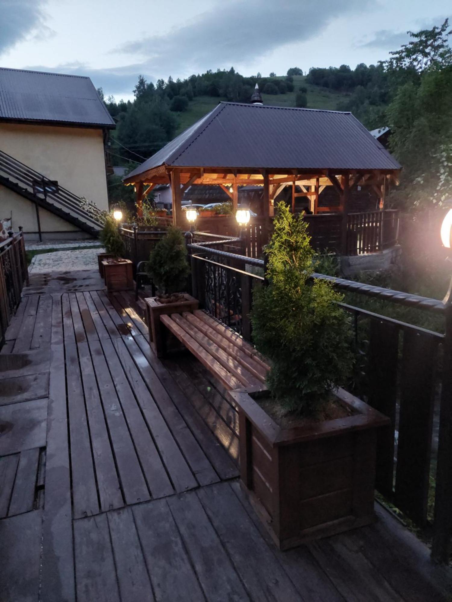 Коло Гір Hotel Kolochava Eksteriør billede
