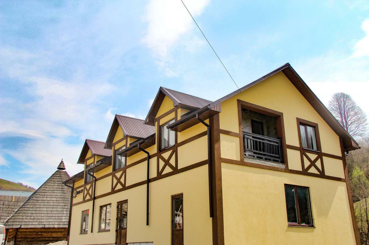 Коло Гір Hotel Kolochava Eksteriør billede