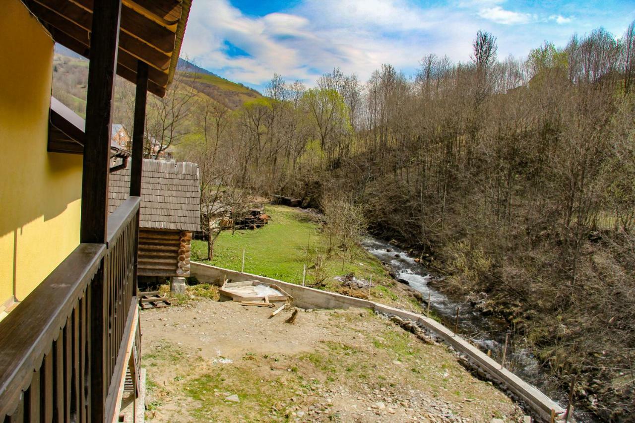 Коло Гір Hotel Kolochava Eksteriør billede