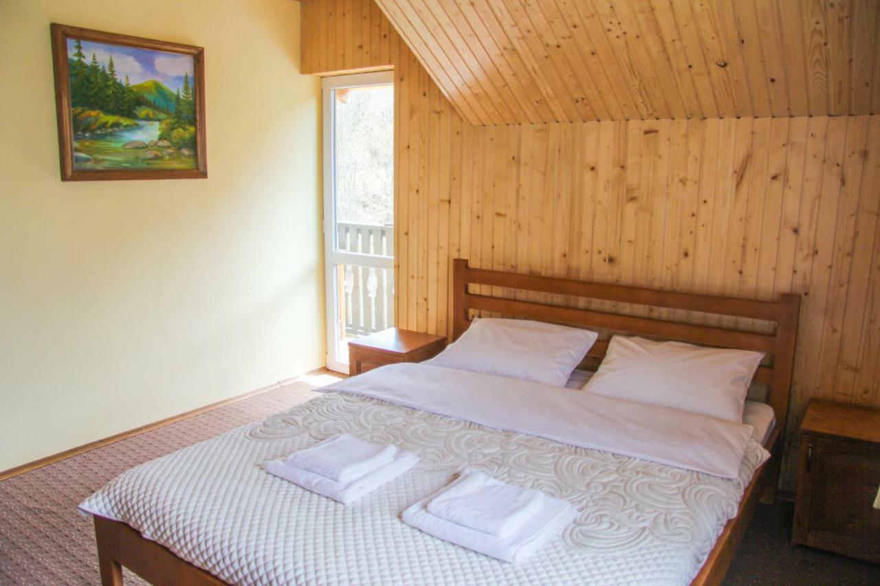 Коло Гір Hotel Kolochava Eksteriør billede