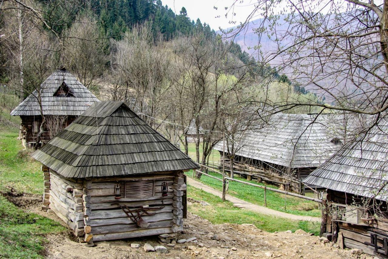 Коло Гір Hotel Kolochava Eksteriør billede